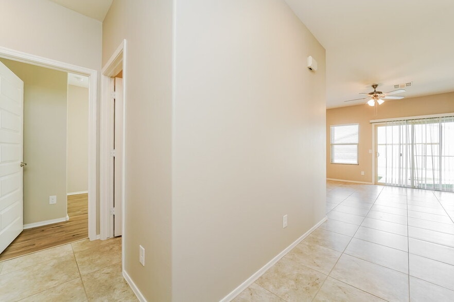 Building Photo - 7442 W Calle Colado