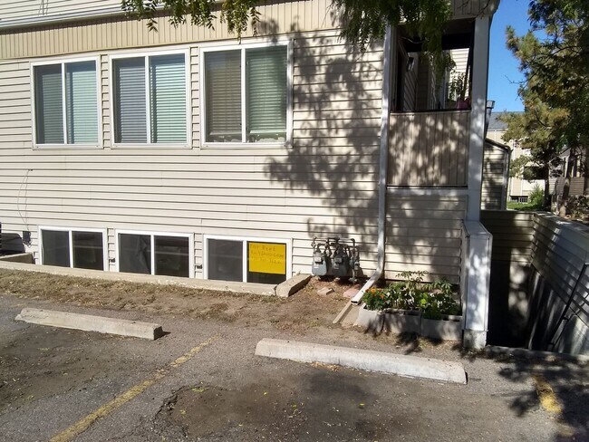 Primary Photo - Studio and Bath, 600 sqft with walk in clo...