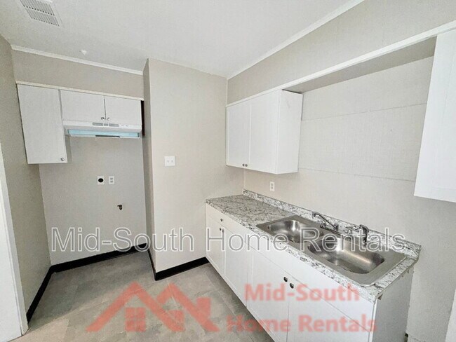 Building Photo - 2371 Imogene St