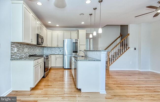 Building Photo - 208 Croft Square