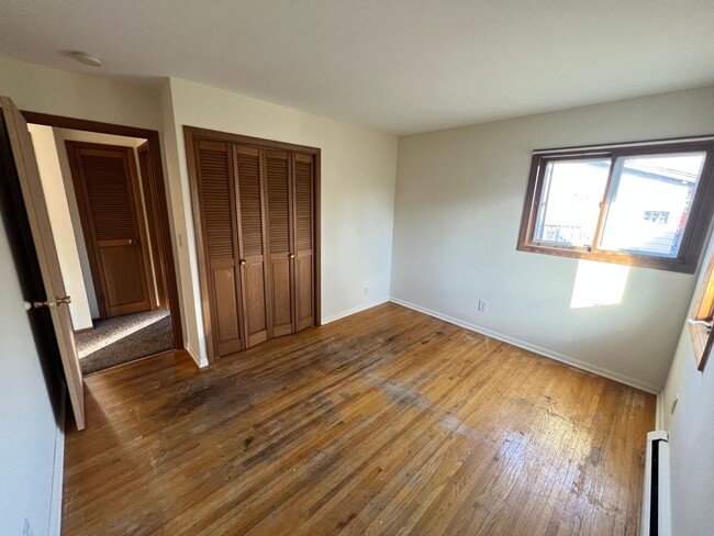 Building Photo - AVAILABLE JUNE 2025! HUGE 5 Bedroom, 2 Bat...