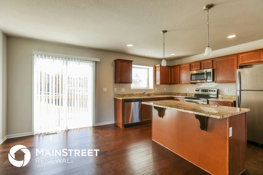 Building Photo - 1111 Hampton Dr