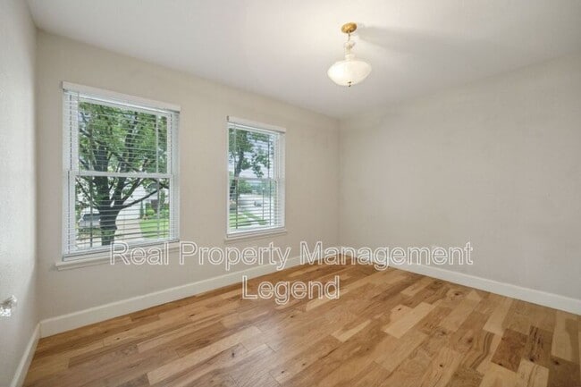 Building Photo - 2701 Harmon Dr