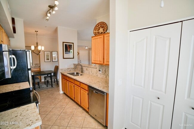 Building Photo - 14950 W Mountain View Blvd