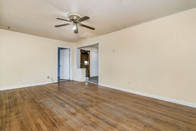 Building Photo - 3609 S Travis St