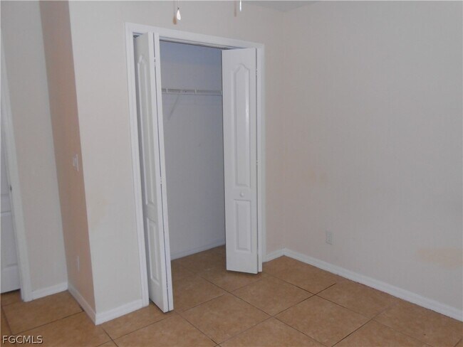 Building Photo - 202 Hightower Ave S