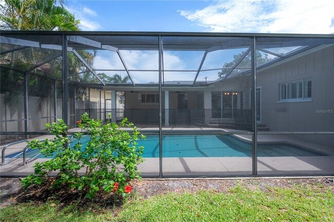 Building Photo - 4620 W Beach Park Dr