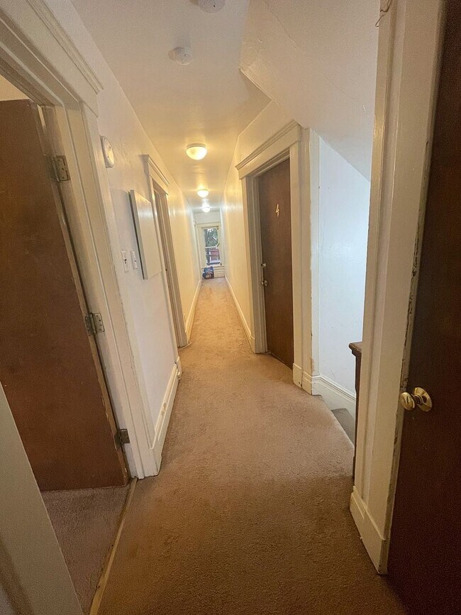 Building Photo - 7 Bedroom Close to Ross, Yost, and UM campus!