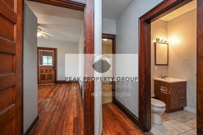 Building Photo - 2125 W Clifton Ave