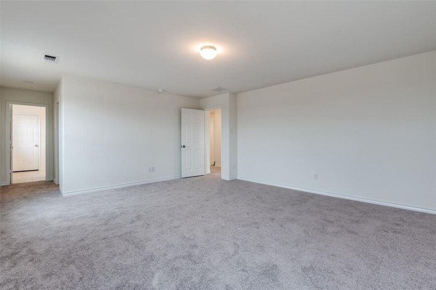 Master Room - 377 Princewood Dr