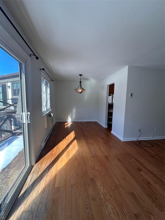 Building Photo - 129 Main St