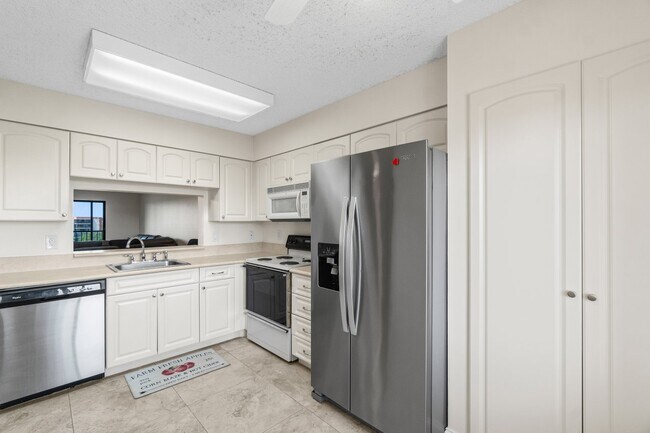 Building Photo - 7290 Kinghurst Dr