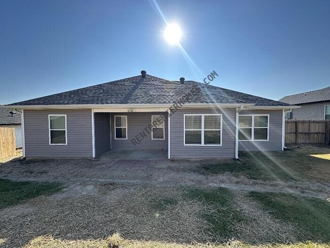 Building Photo - 1057 Heritage Way