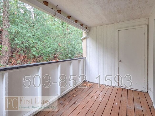 Building Photo - 3648 SW Beaverton Hillsdale Hwy