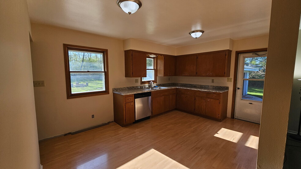 Building Photo - 499 Adeline Dr