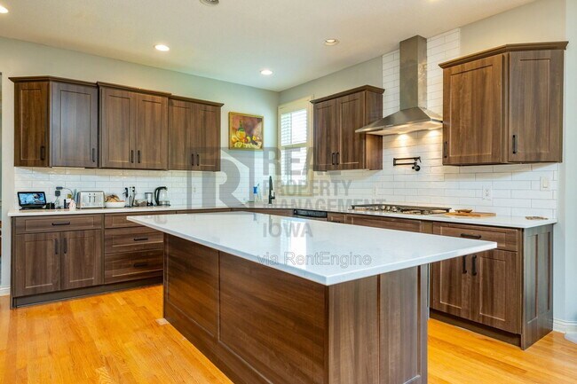 Building Photo - 4631 Timberline Dr