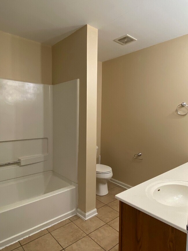 Building Photo - 266 Springbrook Trail S