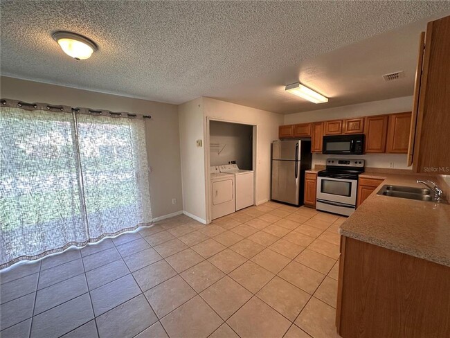 Building Photo - 6010 Scotchwood Glen