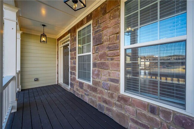 Building Photo - 5875 Chestnut Dr