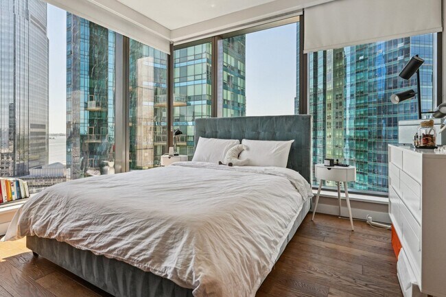 Building Photo - 99 Hudson St