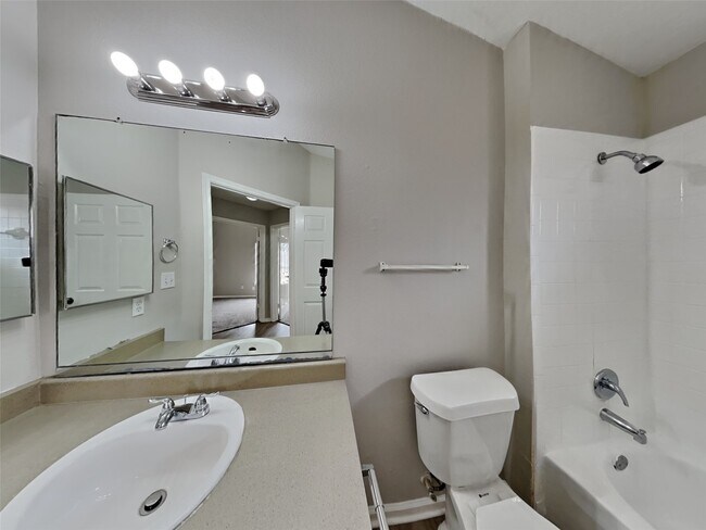 Building Photo - 3115 Kelling St