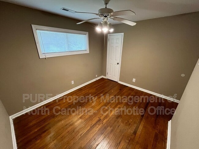 Building Photo - 4304 Wedgewood Dr