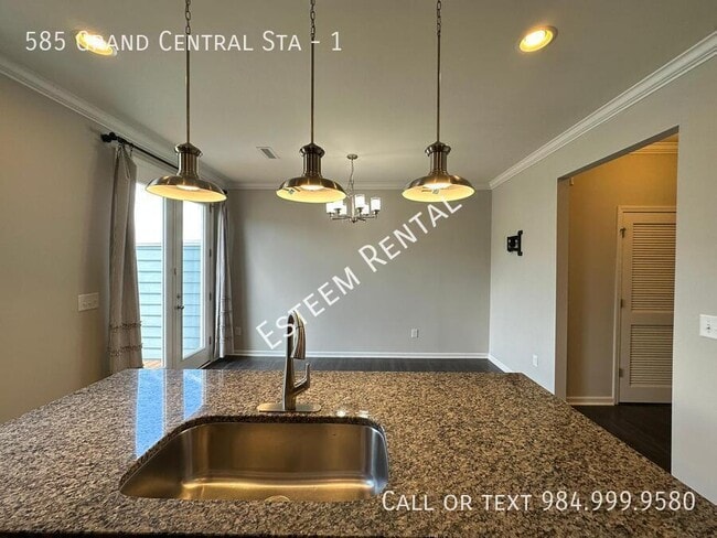 Building Photo - 585 Grand Central Sta