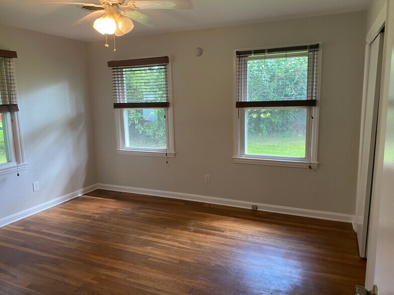 Building Photo - 2309 Scheper Ln