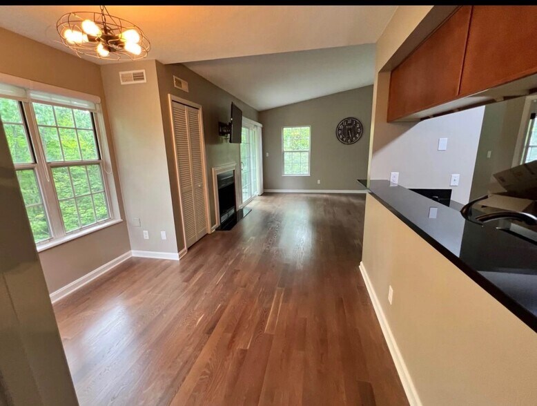 Building Photo - 1608 Stoney Run Trl