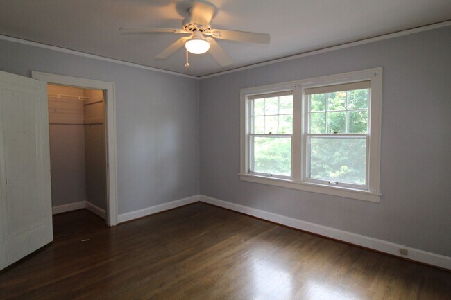 Building Photo - December FREE On This 3 Bedroom 1.5 Bath Home Just Minutes From Brookside