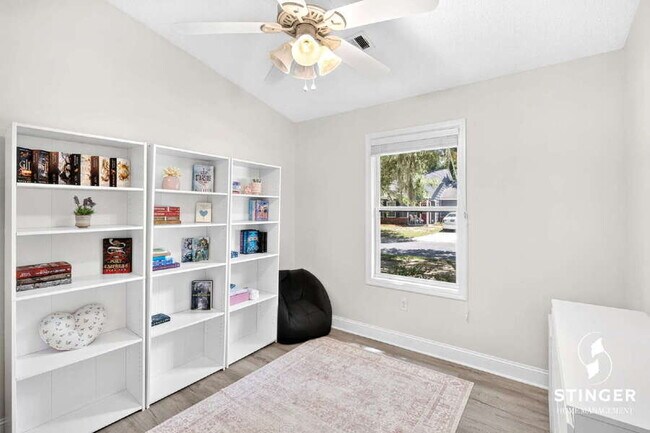 Building Photo - 13 Brindlewood Dr