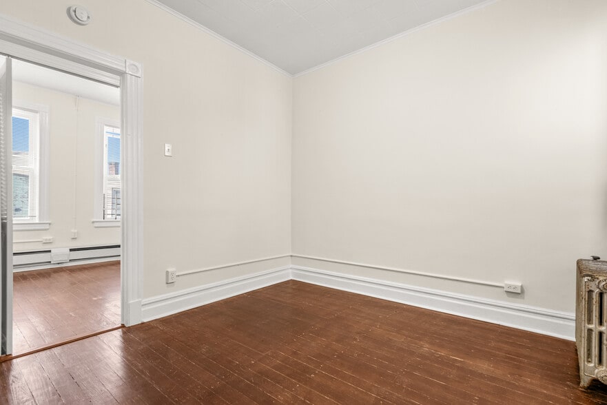 Building Photo - 711 6th St