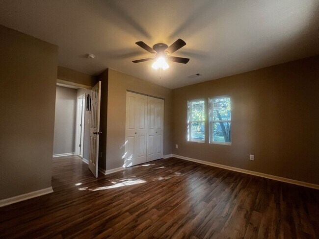 Building Photo - 300 Gardner St