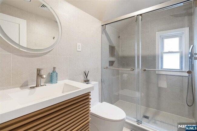 Building Photo - 31 Sherman Ave