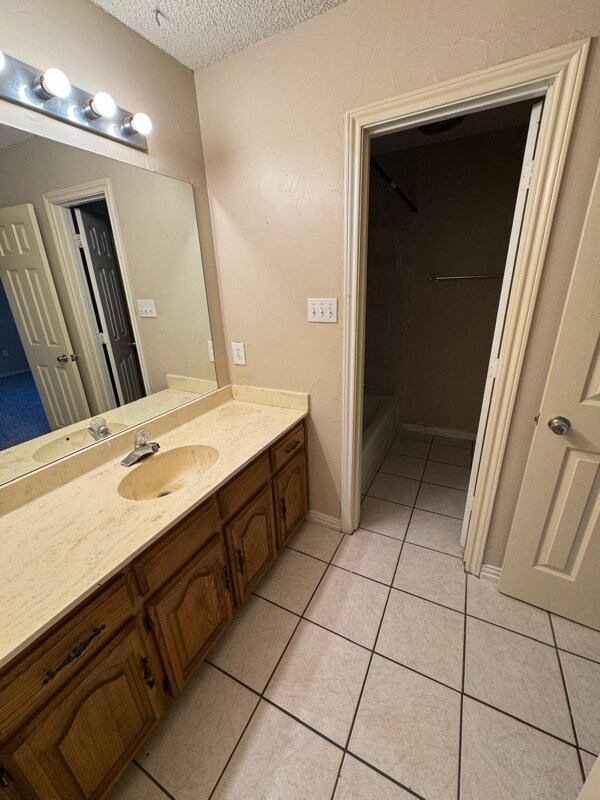 Building Photo - 3622 Green Hollow Dr