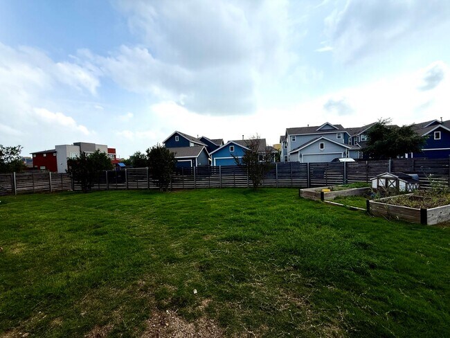 Building Photo - Goodnight Ranch Subdivision - 3 bedroom w/ Office!