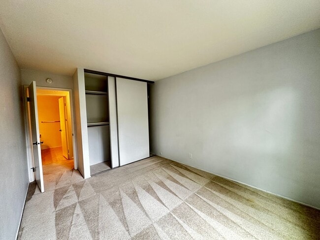 Building Photo - Single Story townhome, water/sewer paid by...