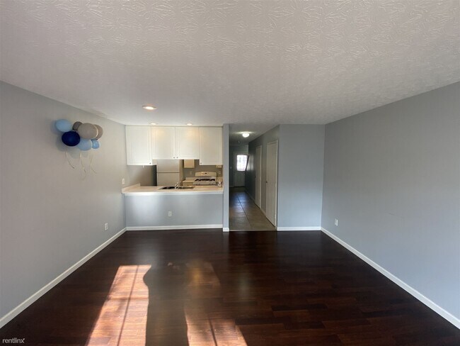 Building Photo - 2 br, 1.5 bath Condo - 4683 Cadmus Drive