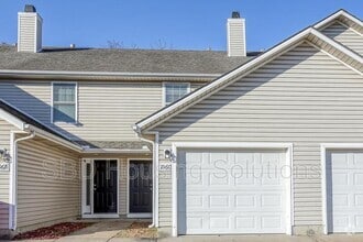 Building Photo - 106 NE Dogwood