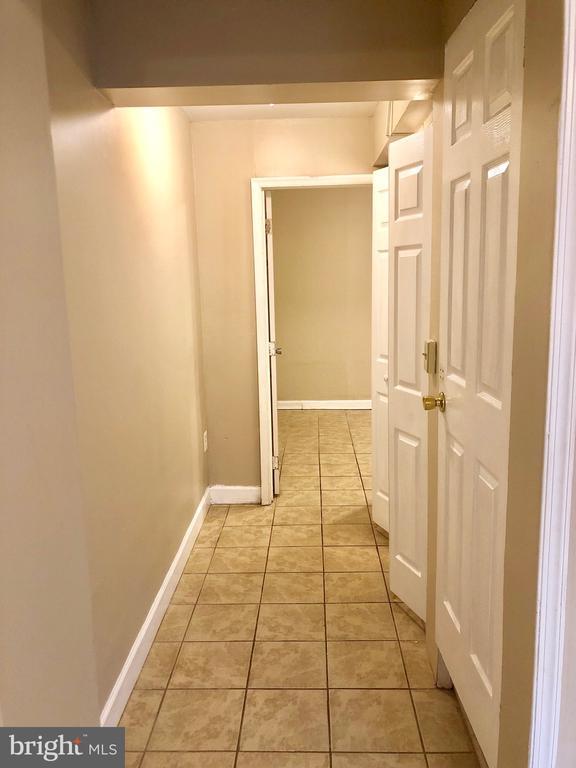 Building Photo - 7839 W Point Ct