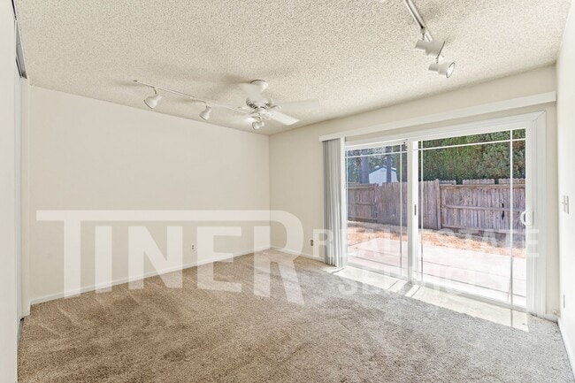 Building Photo - 9586 Meadowgreen Cir