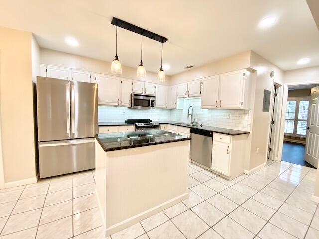 Building Photo - 213 Parkwood Cir