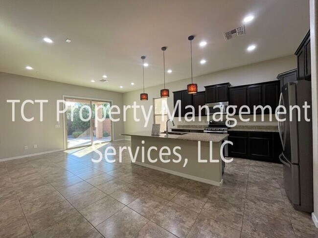 Building Photo - Stunning Home in Gated Community