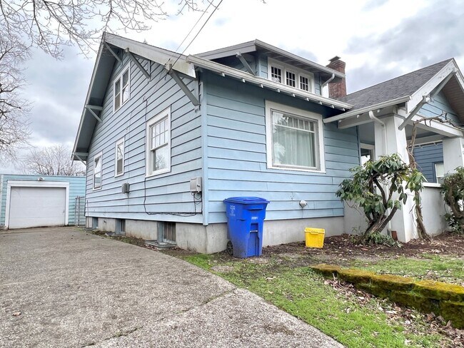 Building Photo - Charming Craftsman In The Heart Of Roseway Neighborhood