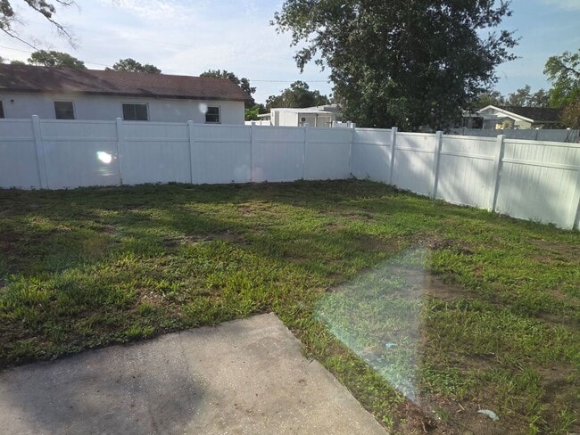 Building Photo - Temple Terrace Hideaway