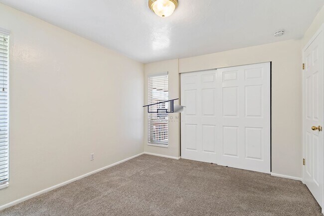 Building Photo - 350 E 4850 S