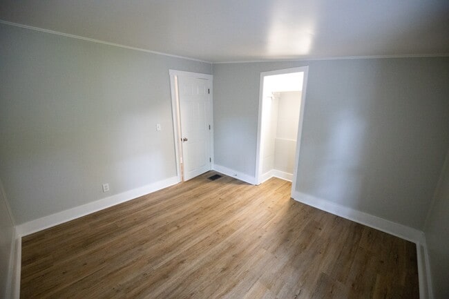 Building Photo - 214 Duffern Dr
