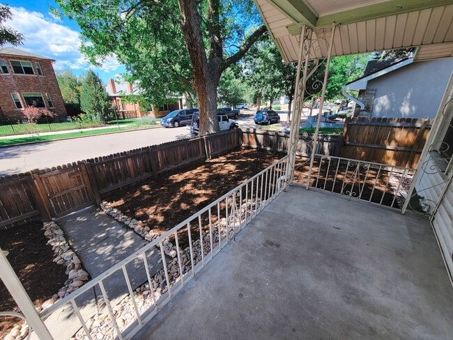 Building Photo - 2 bedroom 1 bath Berkley Apartment for rent