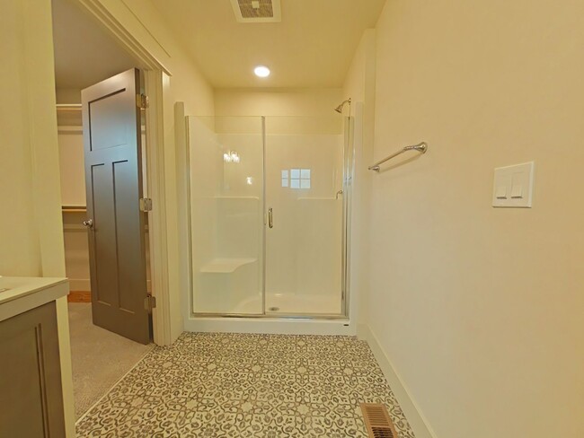 Building Photo - 3 Bedroom House ~ South Corvallis ~ Small ...