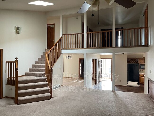 Building Photo - 936 Caribou Dr W